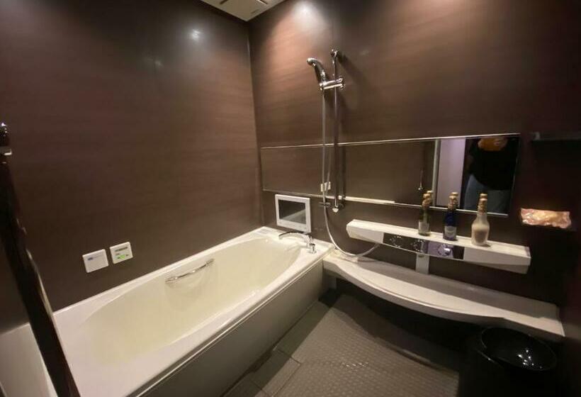 Ekonomiskt Rum, リバーサイド