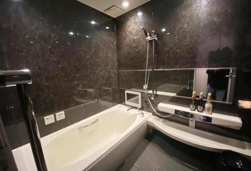 Ekonomiskt Rum, リバーサイド