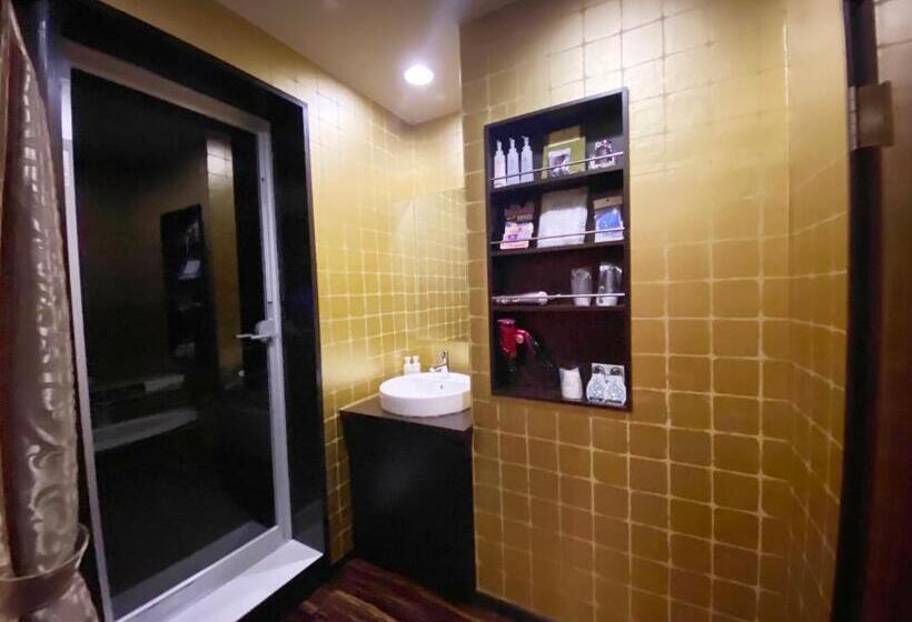 Ekonomiskt Rum, リバーサイド