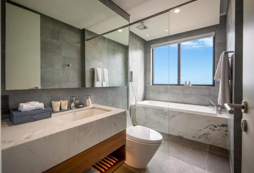 اتاق لوکس با بالکن و چشمانداز دریا, Fleur De Lys Hotel Quy Nhon