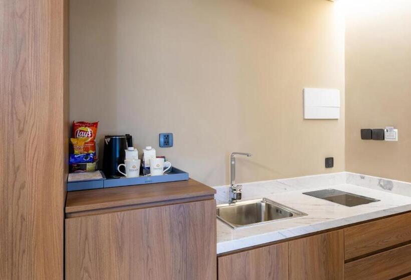 اتاق لوکس با بالکن و چشمانداز دریا, Fleur De Lys Hotel Quy Nhon