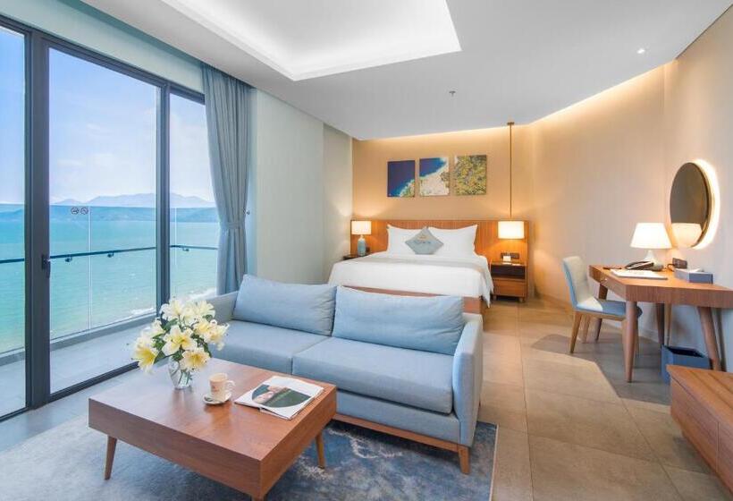 اتاق لوکس با بالکن و چشمانداز دریا, Fleur De Lys Hotel Quy Nhon