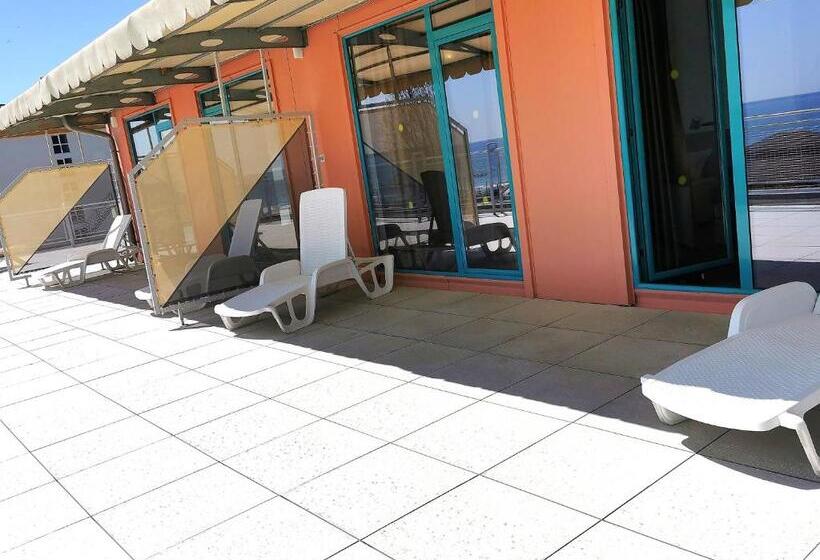 חדר סטנדרט לארבעה נוף לים, Largo Beach