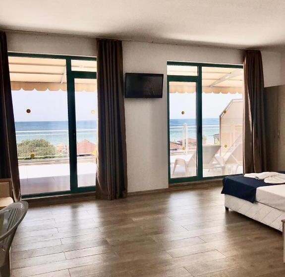 스탠다드 4인용 룸 바다전망, Largo Beach