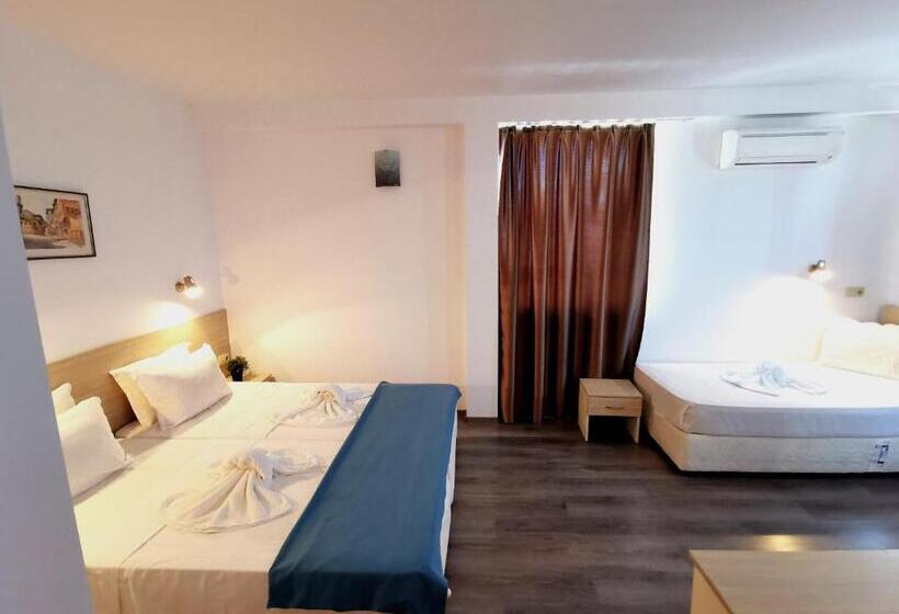 Triple Room Sea View, Largo Beach