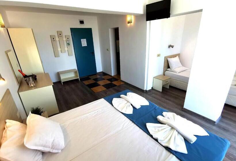 Triple Room Sea View, Largo Beach