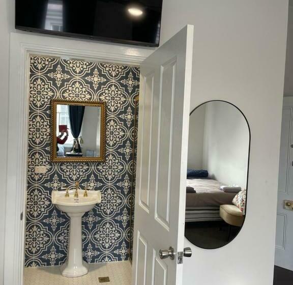 חדר משפחתי, The Royal Mail Hotel Braidwood