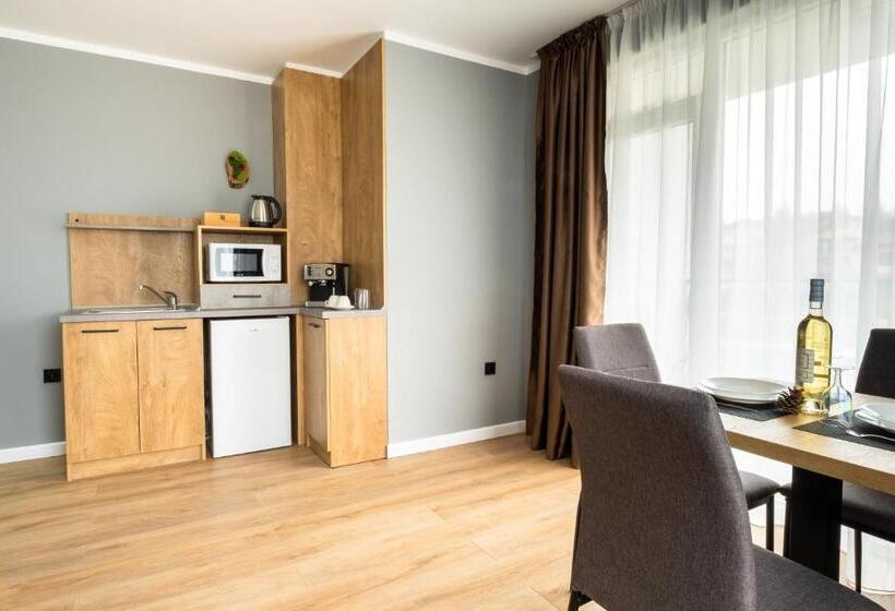 스탠다드 스튜디오, Villa Pino