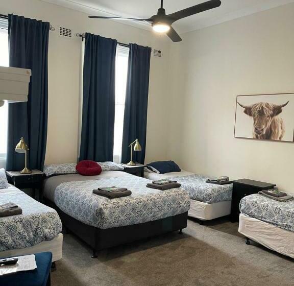 חדר משפחתי, The Royal Mail Hotel Braidwood