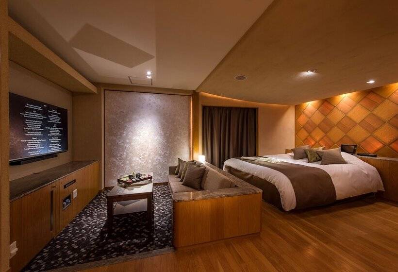 חדר דלוקס, C. Chiba Shiroi