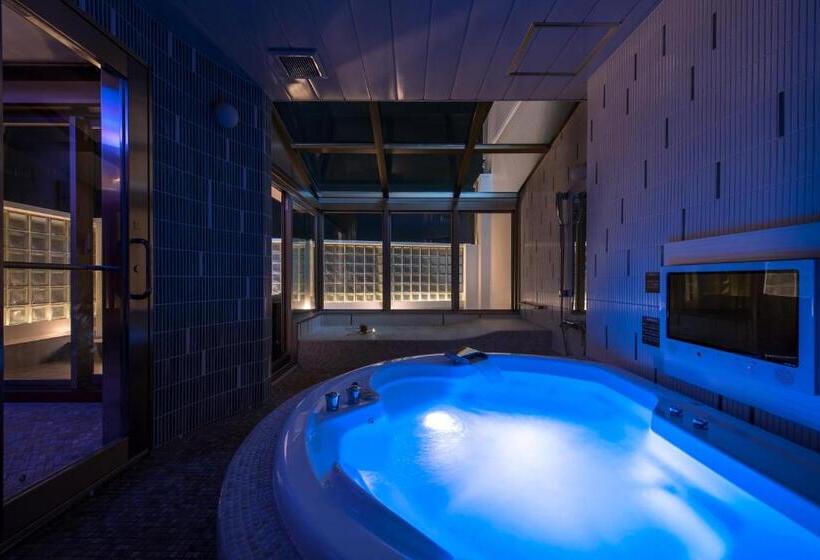 סוויטה עם טרסה, C. Chiba Shiroi