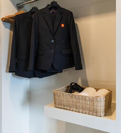 اتاق سوپریور, The Hi Place