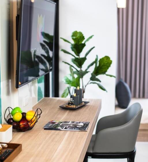 اتاق لوکس, The Hi Place