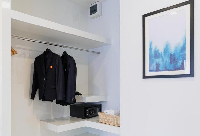 سوئیت با بالکن, The Hi Place