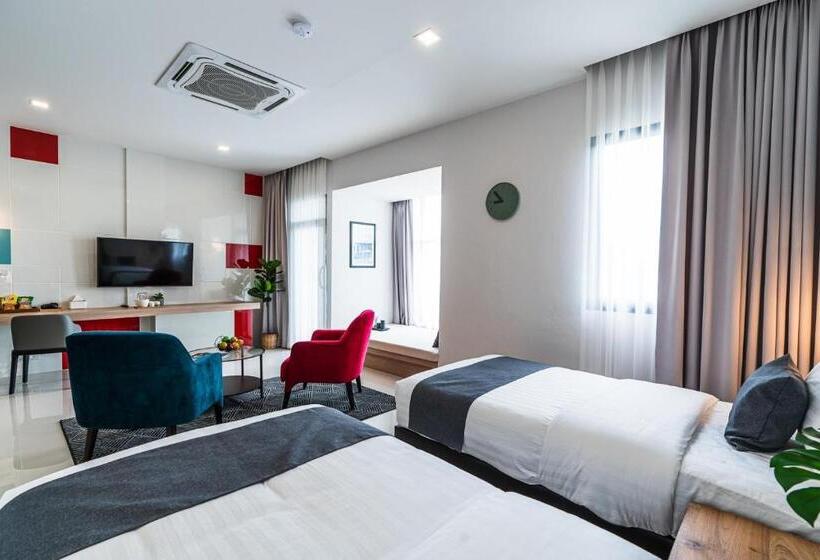 سوئیت با بالکن, The Hi Place