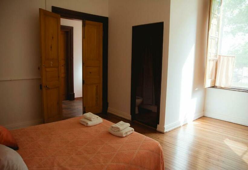 디럭스 룸, Portón Rojo