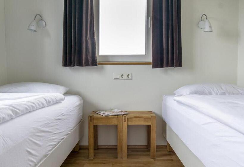 اتاق استاندارد, Vogahraun 4