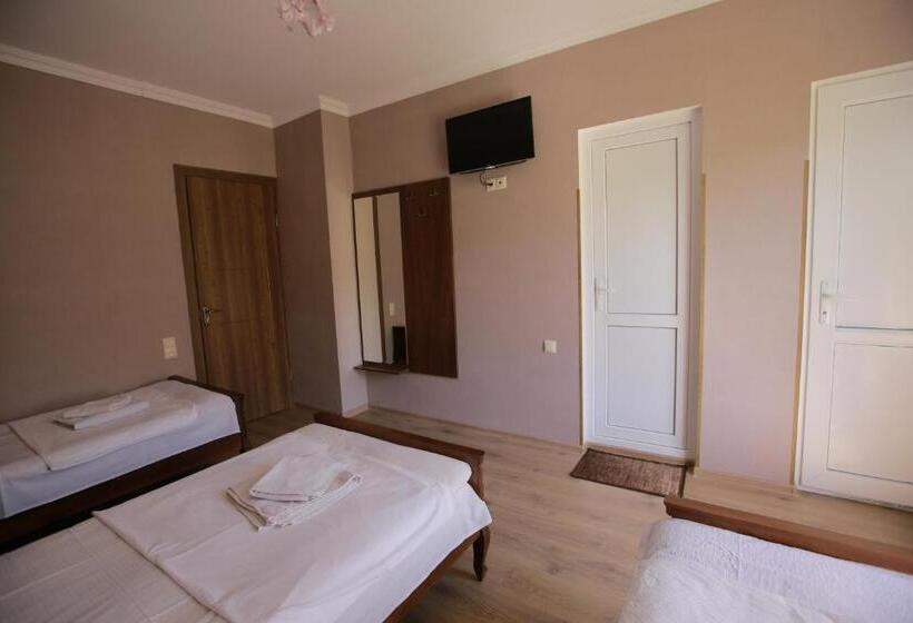 اتاق استاندارد سه نفره, Guesthouse Hill Side