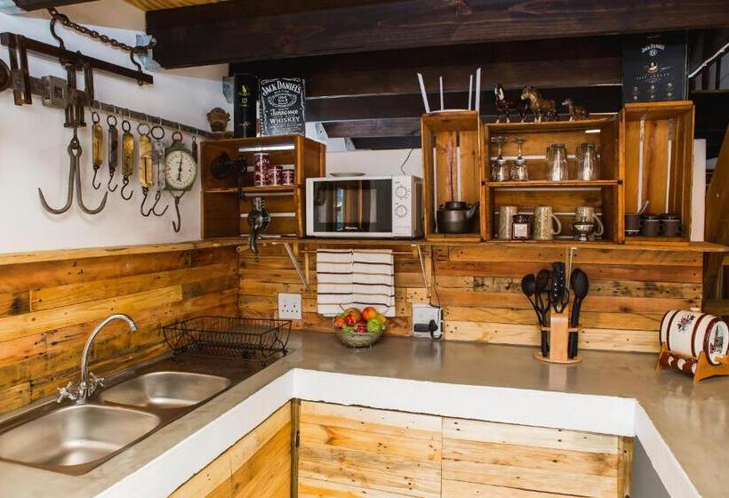 جناح عائلي, Schaftplaas Cottages