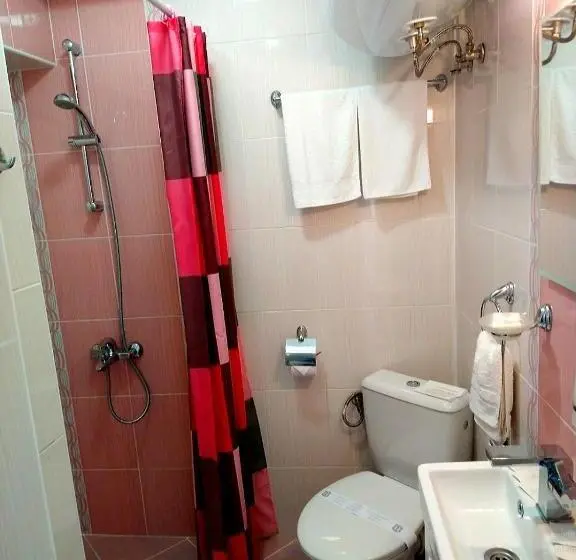 سوئیت جونیور خانوادگی, Guest House Simon Green