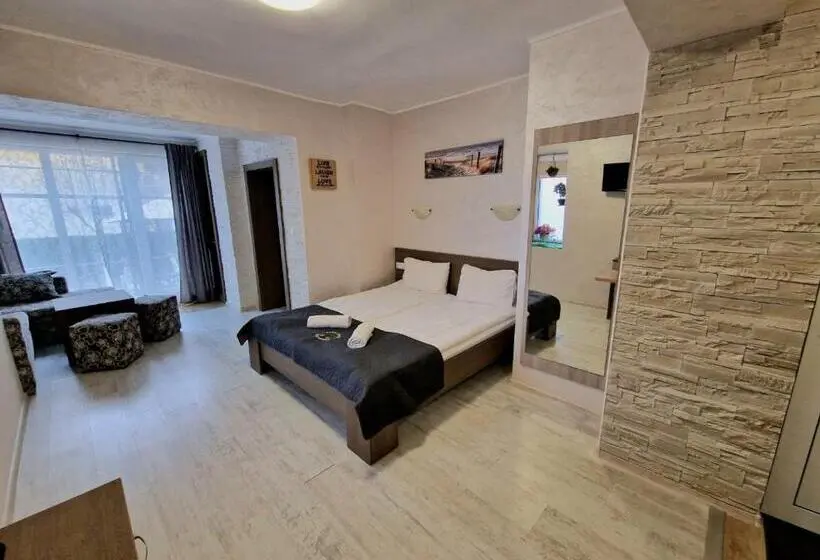 سوئیت جونیور خانوادگی, Guest House Simon Green