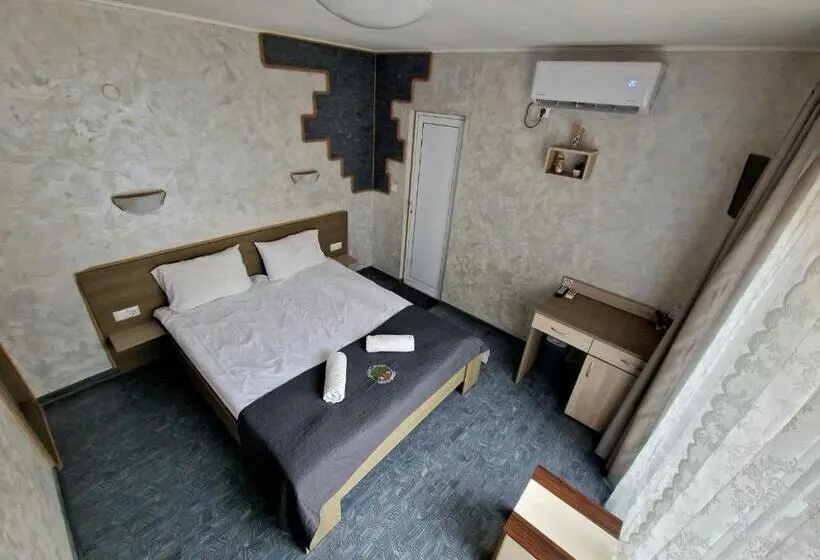 اتاق لوکس, Guest House Simon Green