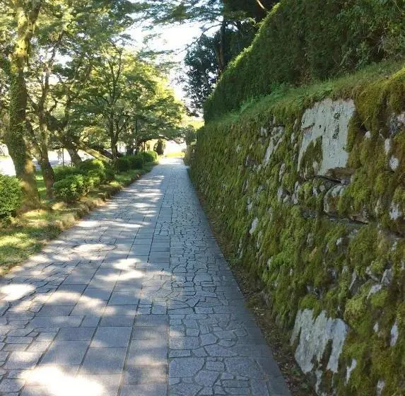 レイクビュースタンダードルーム, Jonni`s Place