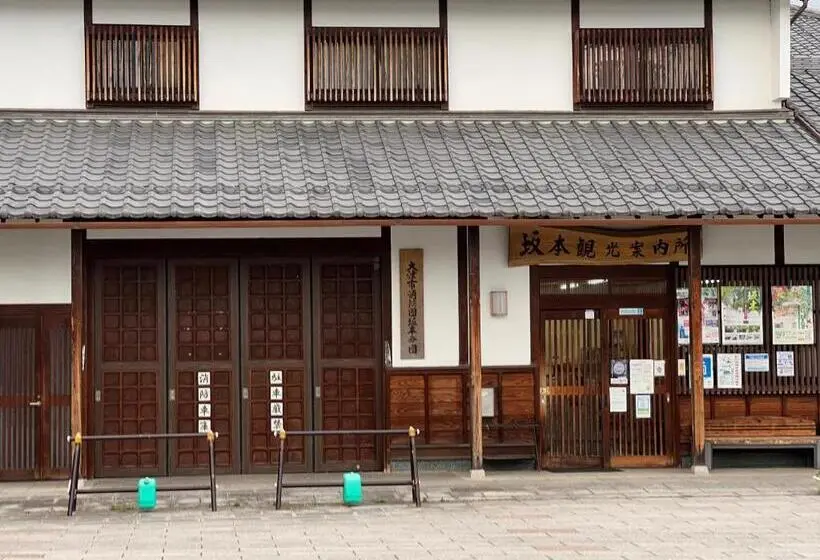レイクビュースタンダードルーム, Jonni`s Place