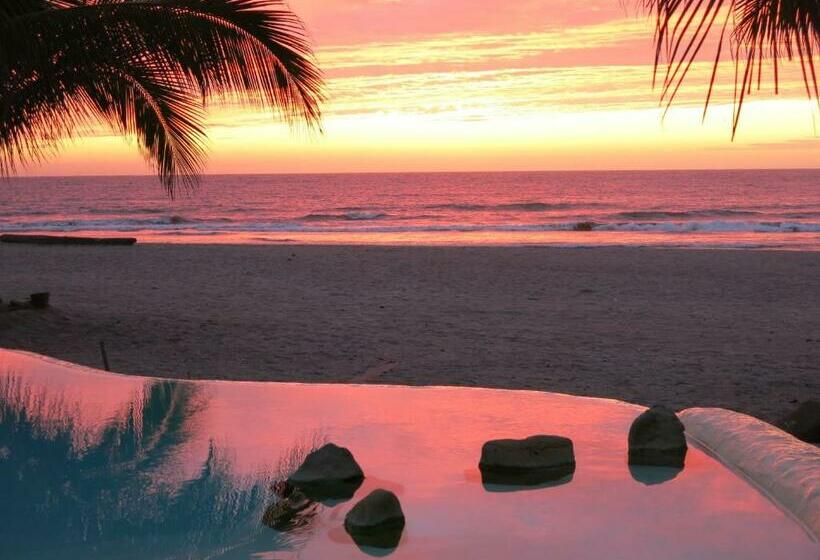 سوییت, La Posada De Los Tumpis