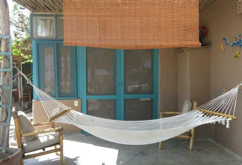 سوییت, La Posada De Los Tumpis