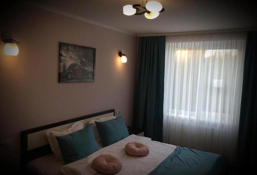 Апартаменты 1 Спальня, Amber Hotel & Cafe