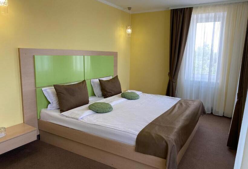 غرفة سوبيريور مزودة بشرفة, Amber Hotel & Cafe