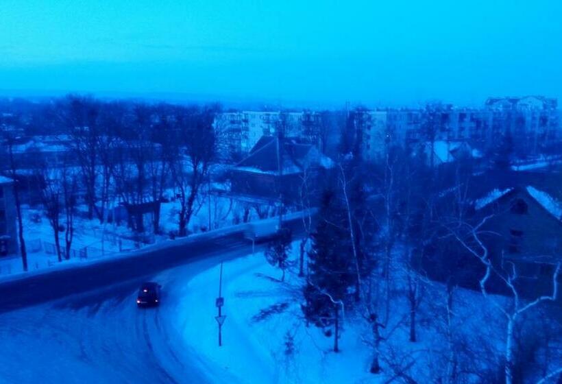 شقة غرفة واحدة, Amber Hotel & Cafe