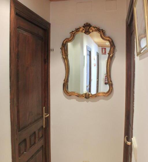 חדר קומפורט לשלושה, Fonda Muntanya