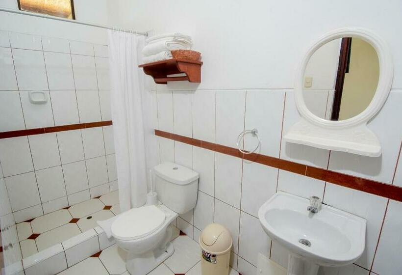 اتاق استاندارد چهار تخته, La Choza Bungalows