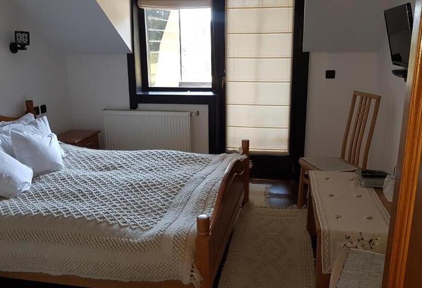 غرفة قياسية مطلة على الجبل, Pensiunea Maria Bucovina