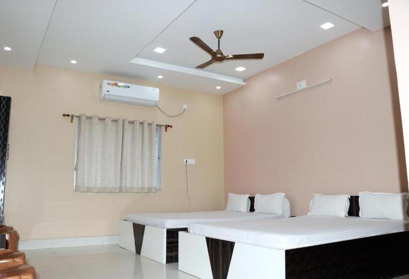 디럭스 4인 룸, Somani Inn