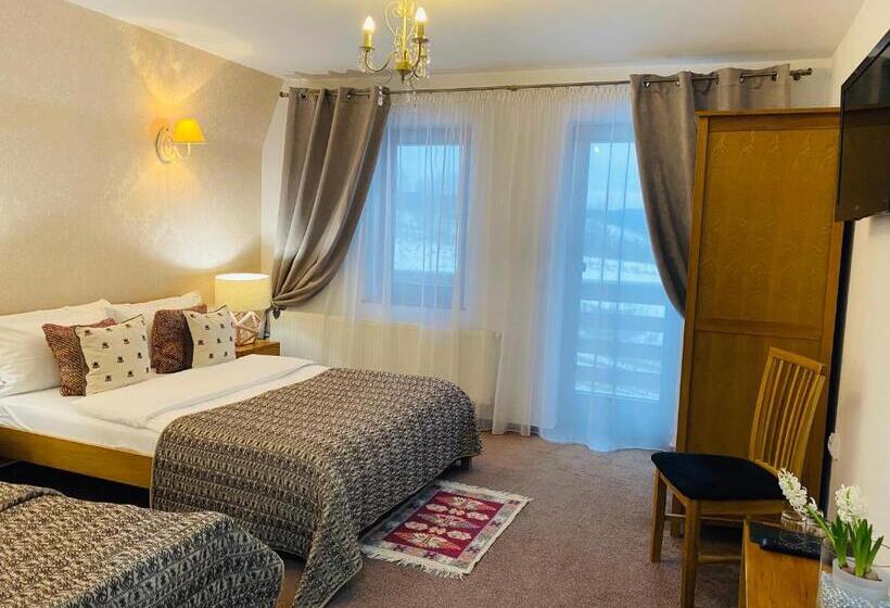 バルコニー付きスタンダードトリプルルーム, Pensiunea Doina Bucovinei