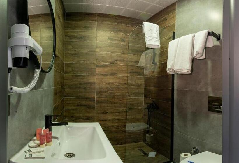 Quarto Deluxe, Melanj Airport