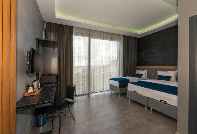 Quarto Triplo Deluxe, Melanj Airport