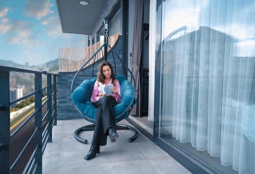 Quarto Estandar Individual com Sacada, Melanj Airport