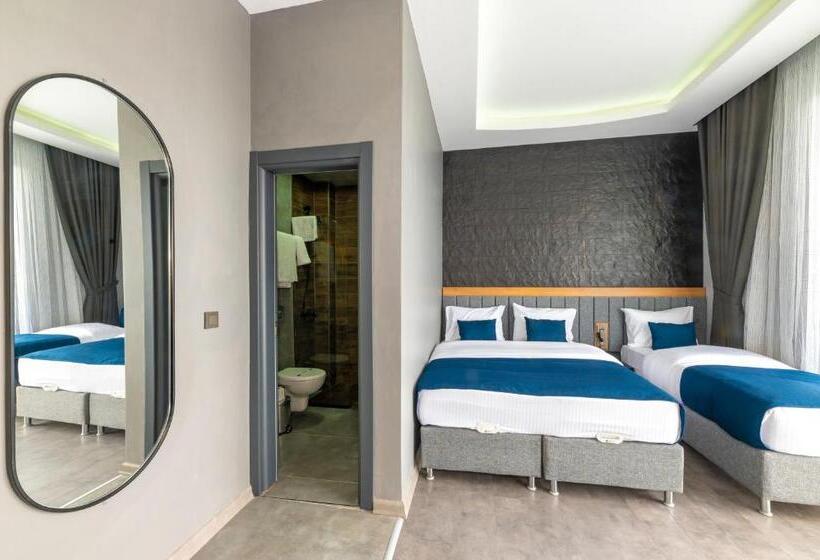 Quarto Estandar com Sacada, Melanj Airport