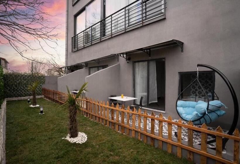 Suíte Familiar, Melanj Airport