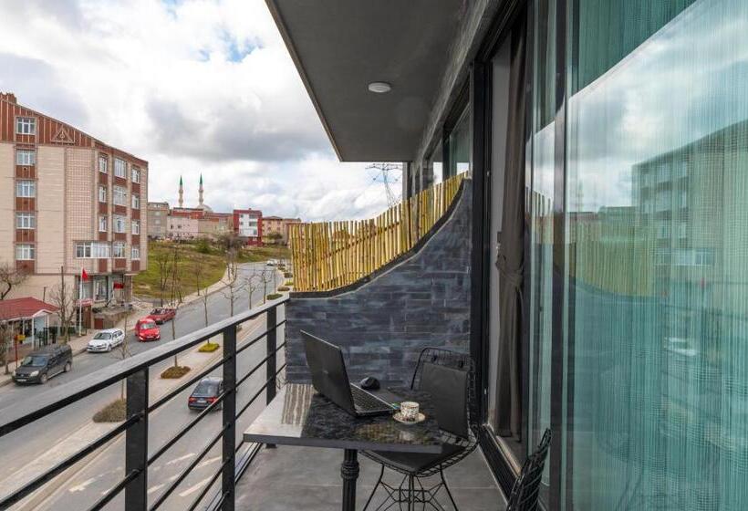 Quarto Estandar com Sacada, Melanj Airport