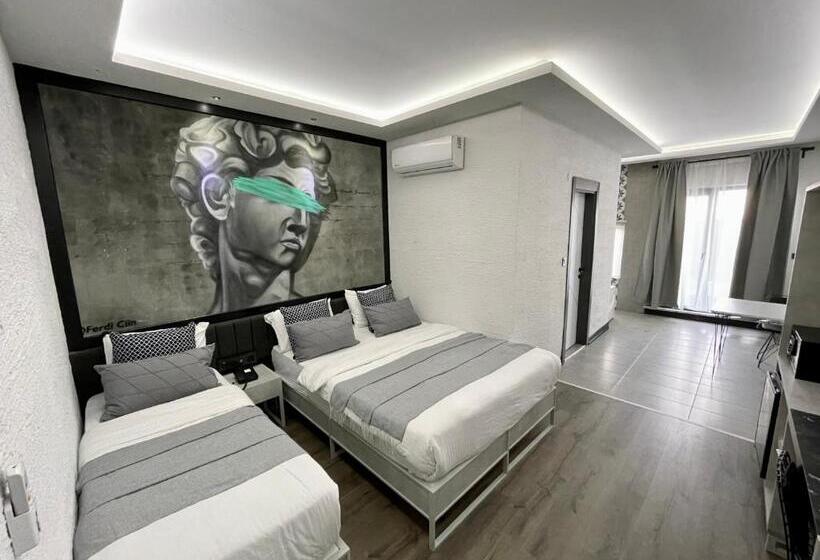 Quarto Triplo Estandar, Melanj Airport