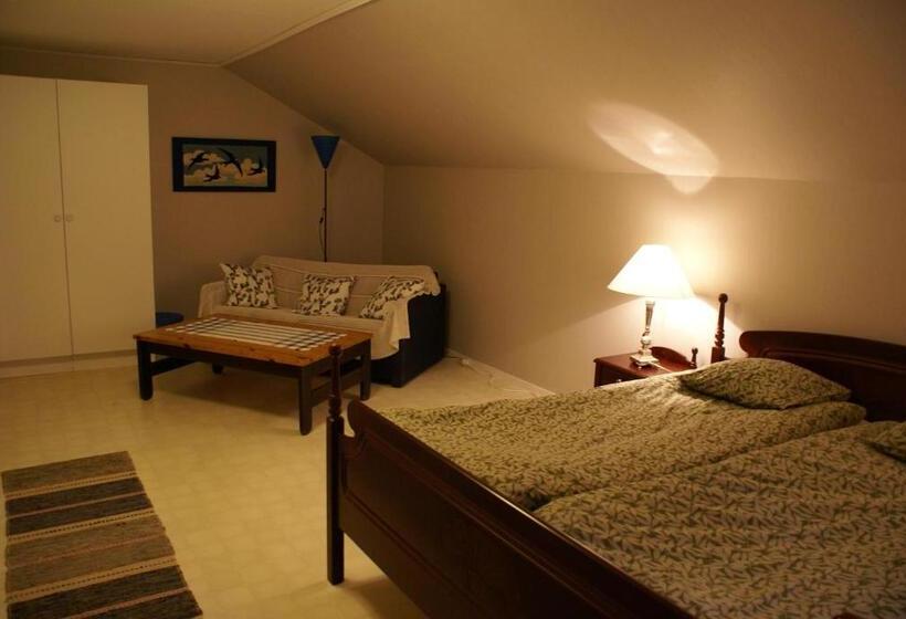 Семейный Номер, Mellangården