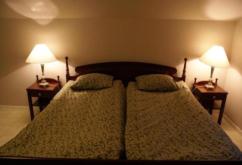 Семейный Номер, Mellangården