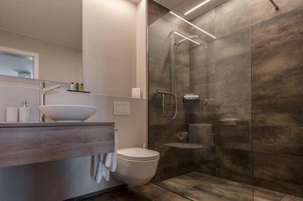 חדר דלוקס, Wolke 4