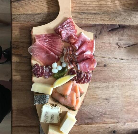 חדר דלוקס, Wolke 4