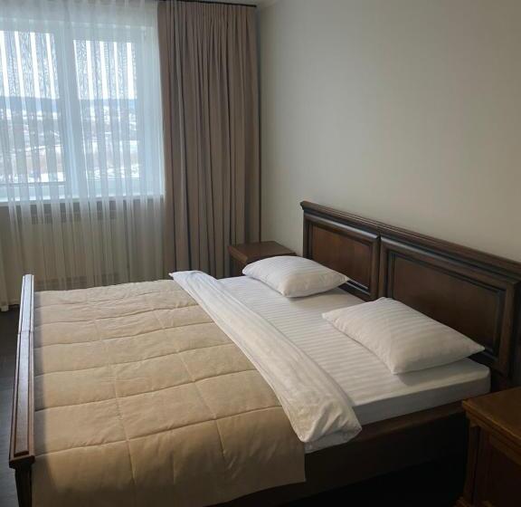 اتاق خانوادگی, едем